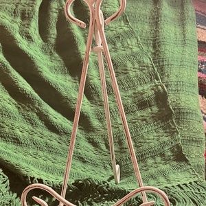 White/Distressed, Metal, Easel,  Photo Stand